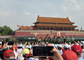 [中 열병식]’전 지구 사정권’ 핵미사일 …북·러 거느리고 군사력 과시