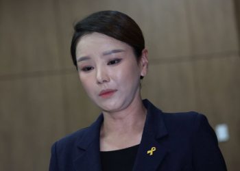 강미정 조국당 대변인, 탈당 … 당내 성추행 문제, 조국은 침묵