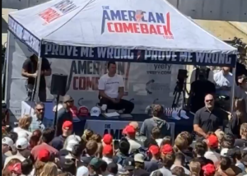 트럼프 최즉근 찰리 커크 연설 도중 피살 .. 미 전국 ‘쇼크'(영상)