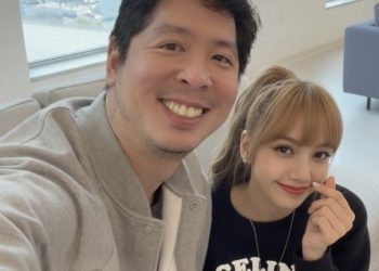 ‘리사와 손하트 셀카’ 공개…알고 보니 AI 합성