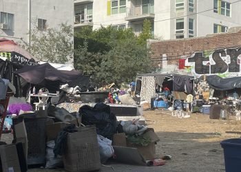 한인타운 한복판 아파트 공터에 노숙자 텐트촌 “충격” … 한인들, “일상생활 어려워”고통호소