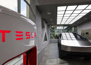 “머스크 없인 테슬라 없다” … “1조 달러 주자” 주주 설득 중