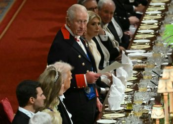 영국, 트럼프에 융숭한 국빈 대접 … 트럼프 “생애 최고의 영예”