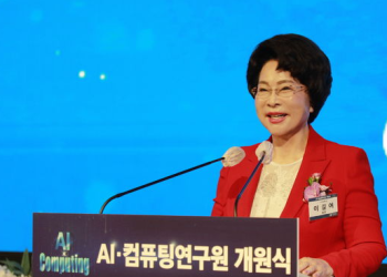 “93세 맞아?”…이길여 총장, 연구대상급 동안 외모 눈길