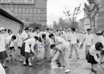 이재명, 느닷없이 새마을 운동? … “10일간 대청소 운동”