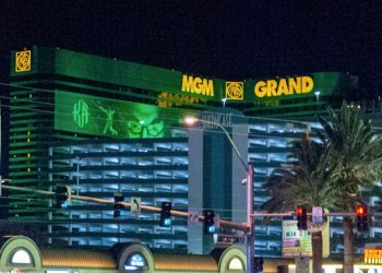 베가스 카지노들 충격 …10대에게 1억 달러 털려