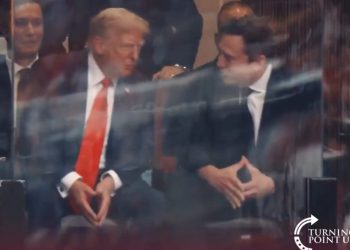 커크 장례식서 트럼프, 머스크에 “보고 싶었다”