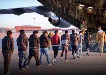 “대규모 추방 임박했다 … 올해 안에 이민자 대추방 시작될 것” … 200만명 추방 예상