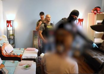 [단독] 한인 매춘업소 포주 장모씨 등 135명 체포 … 그리스정교회 사제 등 고객 103명 현장서 검거