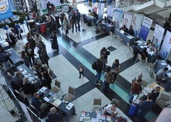 최악 치닫는 미 고용시장, 해고 80만건 … 말라 붙은 신규 일자리