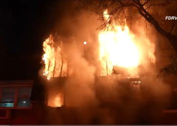 충전 중이던 옆 집 전기차 화재에 한인 가정 주택 전소 … 도움 호소