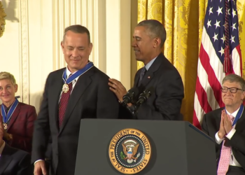 미 육사 웨스트포인트, 톰 행크스 공로상 시상식 취소…트럼프 때문?