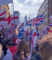 우파의 반격 :11만 극우파 런던 점령 …미 우파, 커크 암살에 좌파에 ‘전쟁’선언(영상)