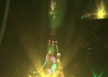 믿기 힘든 장면…치아로만 185㎏ 버텨 기네스 기록 갱신