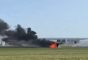 중국 플라잉카, 에어쇼서 굴욕적 추락(영상)