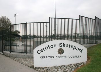 세리토스 스포츠 컴플렉스 수십발 총성 … 2명 사망