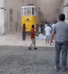 리스본 전차 탈선…15명 사망·한국 여성 등 18명 부상(영상)