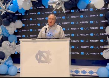 ‘슈퍼볼 우승 6회’ 명장 벨리칙 감독, 대패 굴욕 뒤 풍선 축하?