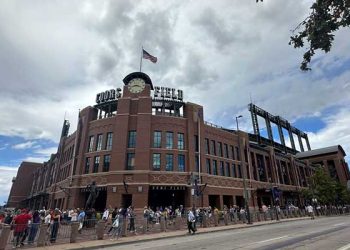 [석승환의 MLB] 콜로라도 로키스 시즌 마지막 홈경기, 앤절스 또 격파