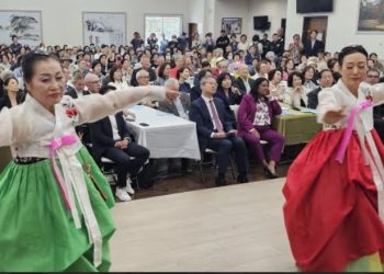 한인타운 시니어센터,  추석 큰 잔치 300여명 성황