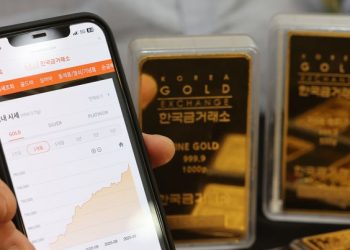 비트코인, 사상 최고가 언제 찍을까…”금값에 주목”