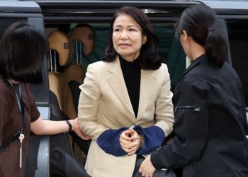 국힘 ” “대통령실, ‘내부 시한폭탄’ 김현지 끌어안아 자멸”