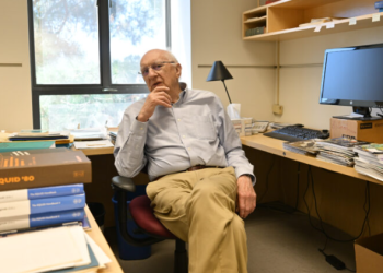 UC 버클리 클라크 등 UC 3인방, 노벨 물리학상 공동수상 … 양자역학 공로