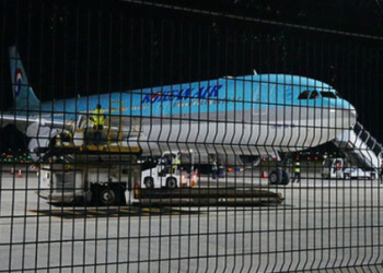 캄보디아 구금 64명 송환 전세기서 내리면 즉시 체포