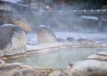 日서 ‘혼욕’하던 10대 소녀 추행…목욕탕 규정 허점