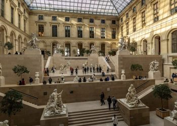 루브르 도난 물품은 왕실 보석들 .. 가치 산정도 불가