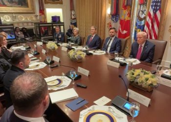 트럼프, 젤렌스키에 욕설 고성 … “푸틴 조건 수용하라”