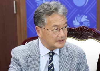 한국에 대사 안보내는 트럼프, 대리대사만 또 교체