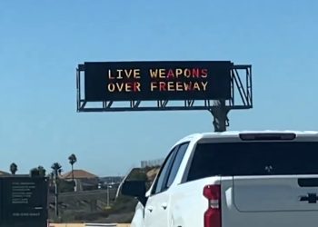 5번 Fwy 상공서 해병대 실사격 포탄 폭발 … 파편 순찰차 덮쳐, “백악관 허영심 때문”