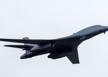 미 B-1 폭격기 베네수엘라 인근 상공 비행