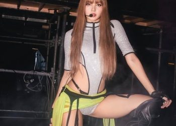 블랙핑크 리사, 과감한 노출 의상…섹시미 폭발