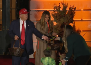 트럼프 끝내 APEC 불참, 백악관서 할로윈 행사 …  “아시아 정책 방향타 상실”