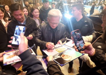 젠슨 황, 이재용·정의선과 칸부치킨서 ‘치맥’ …건넨 선물은?