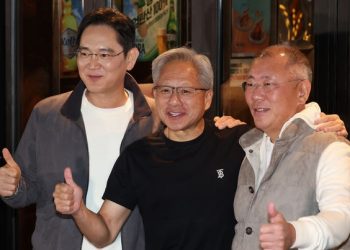 안경도 화제 …’오클리’젠슨 황, ‘실루엣’이재용, ‘린드버그’정의선