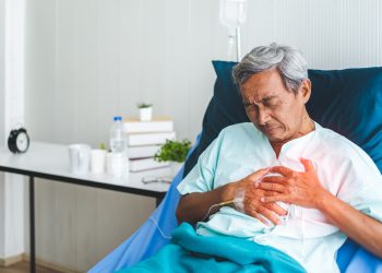 “발목 붓고 조금만 걸어도 숨이 턱”…’이 질환’ 의심을