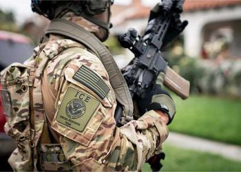 이민단속 차량검문 중 ICE 요원이 발포 … FBI 수사 착수