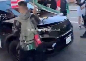 LA 경찰차, 시위대 들이받아 중상 … “구급차도 안불러”