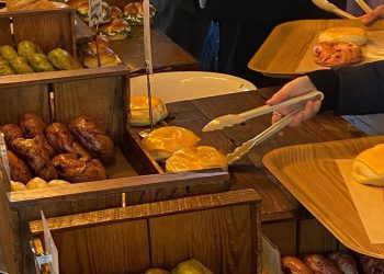 주 80시간 혹사 청년노동자, 과로사 .. MZ핫플 런던베이글