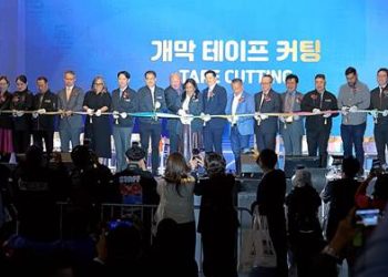 LA한인축제 ‘한류축제의 장’ 개막 … 첫날부터 수만 명 운집 “최고의 축제”