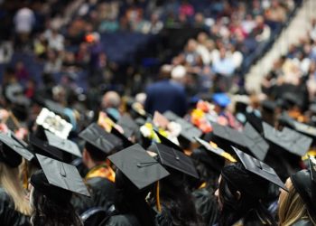 일자리 뺏긴 미 대학 신규 졸업자들, 사상 최악의 취업난