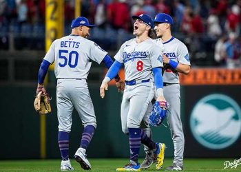 ‘오타니 적시타·사사키 SV’ 다저스, 필라델피아에 4-3 승리…NLCS까지 1승