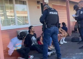 인신매매 소굴 OC 모텔 경찰 급습 … 업주 10명 체포, 모텔 폐쇄