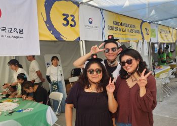 “한글 비즈 팔찌에 갓까지”… 한류 감성 만점, 교육원 부스 ‘북적’