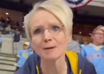 ‘다저스팬에 ICE 신고할 것’ 밀워키 여성팬, 직장서 해고