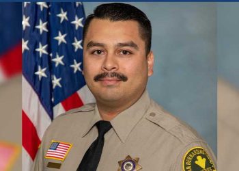 ‘도주 중 오토바이 전복’ 셰리프 경관 살해범, 신원 확인