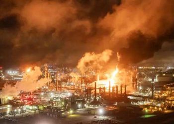 “개솔린 6달러까지 치솟는다” … 엘세군도 정유공장 대화재 여파, 가주 최대시설